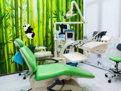 interior-medicine-medical-equipment-dentist-hospital-dental-clinic-dental-treatment-dental-chair_t20_EO7vx1